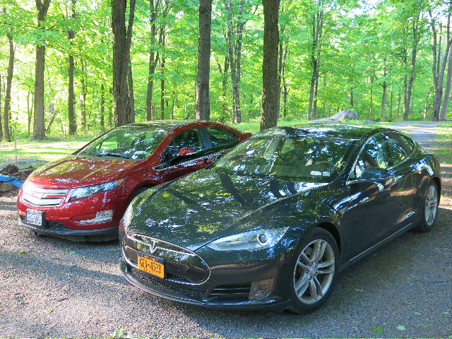 2011-chevrolet-volt-and-2013-tesla-model-s-photo-david-noland_100427531_m