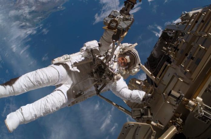 astronaut-on-the-iss-mannequin-challenge astronaut-on-the-iss-mannequin-challenge
