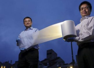 Polymethylpentene wrap keep things cool even in sunny days researchers-ronggui-yang-right-and-xiaobo-yin-left-show-how-lightweight-the-material-is