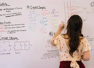 Female Mathematician Receives Highest NGS Award for Role in Space Exploration