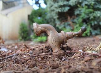 People Boil Snow for Water As Water Scarcity Hit More Than 13 Million People in Texas People Boil Snow for Water As Water Scarcity Hit More Than 13 Million People in Texas