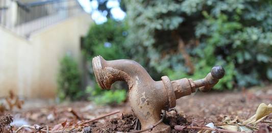 People Boil Snow for Water As Water Scarcity Hit More Than 13 Million People in Texas People Boil Snow for Water As Water Scarcity Hit More Than 13 Million People in Texas