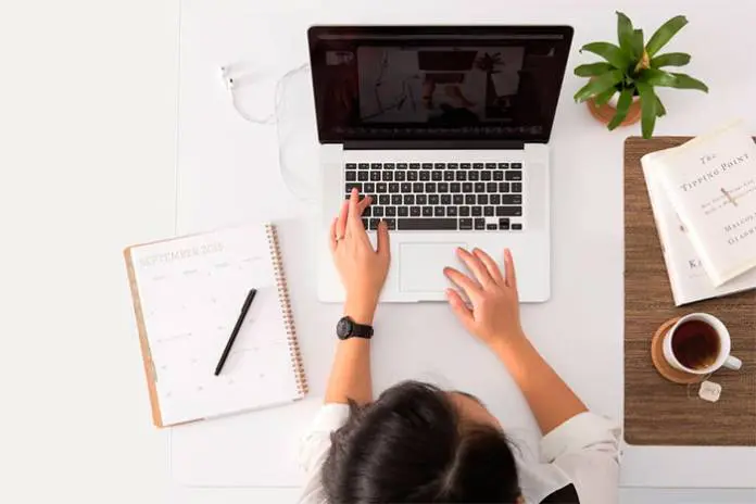Is Now the Right Time to Go it Alone and Build an Online Business? Is Now the Right Time to Go it Alone and Build an Online Business?