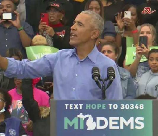 Barack Obama Tells Heckler to Behave Himself during Michigan Rally Barack Obama Tells Heckler to Behave Himself during Michigan Rally